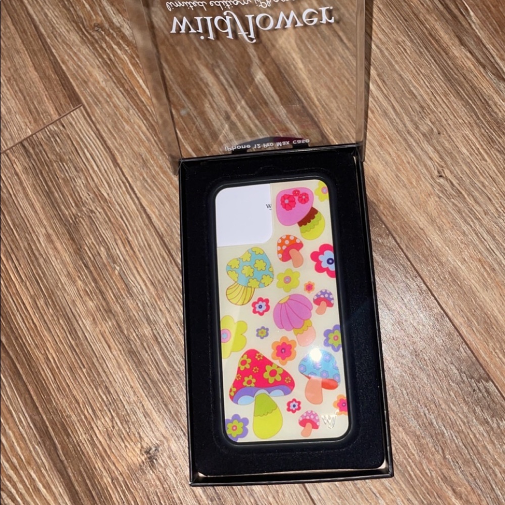 NIB Wildflower Groovy Shroom iPhone 12 Pro Max Case - Picture 3 of 7